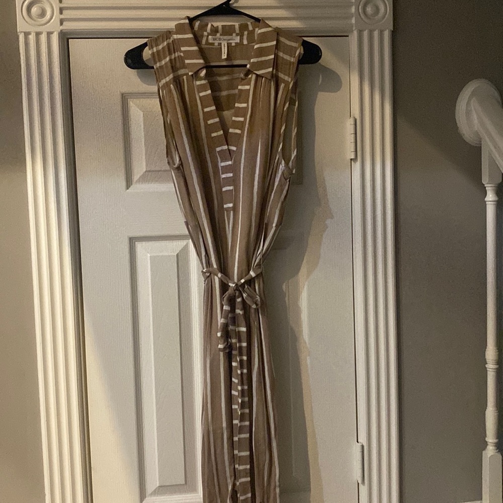 BCBG knee length asymmetrical hem, V-neck collard dress size small.